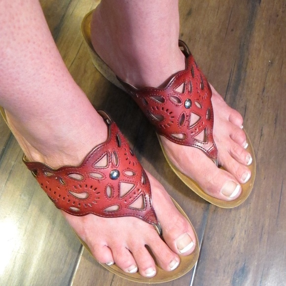 Clarks red Tooled leather Sandals thongs 9.5 65263 - Picture 8 of 8